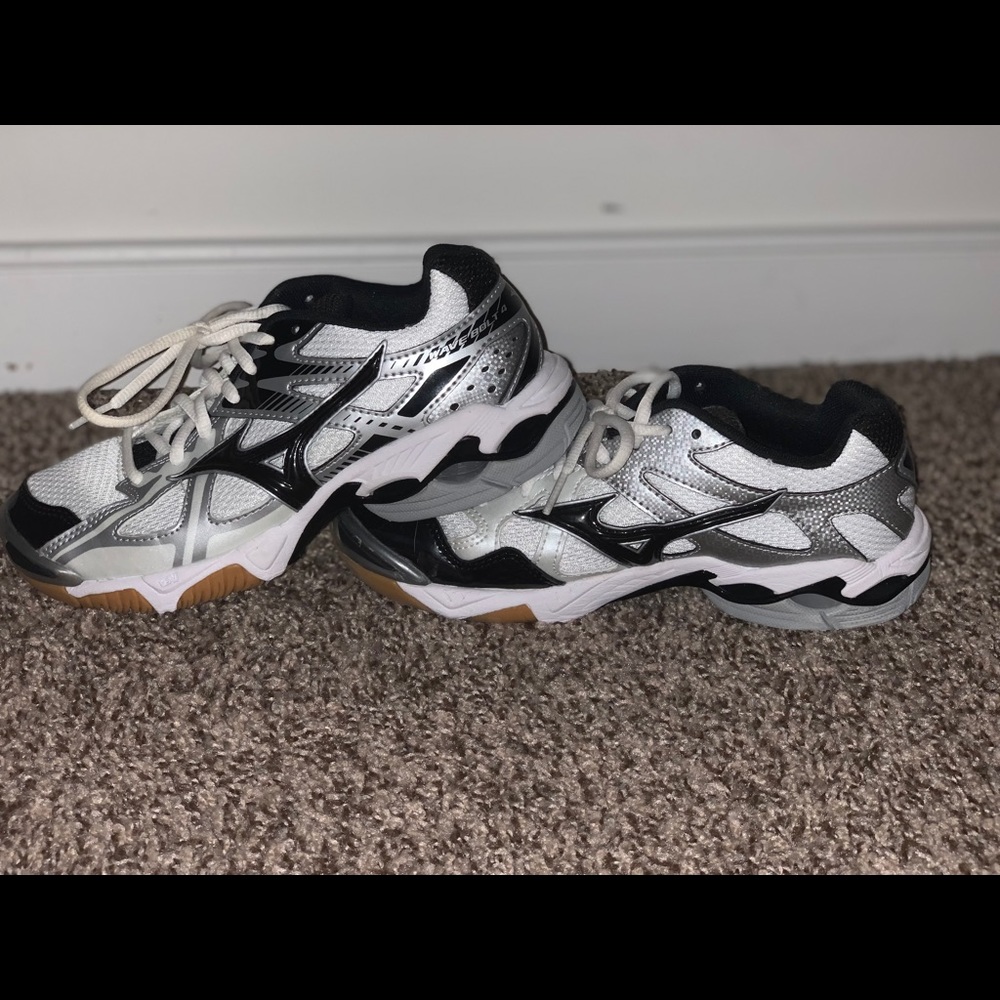 Women’s volleyball shoes